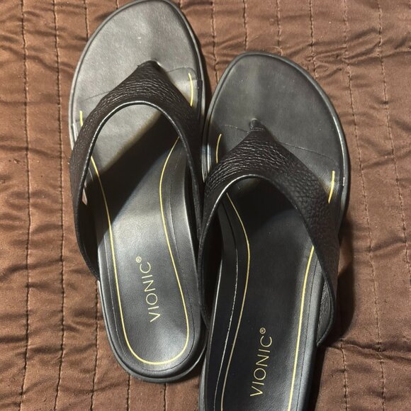 Black Vionic Flip Flop Sandals - Picture 1 of 4